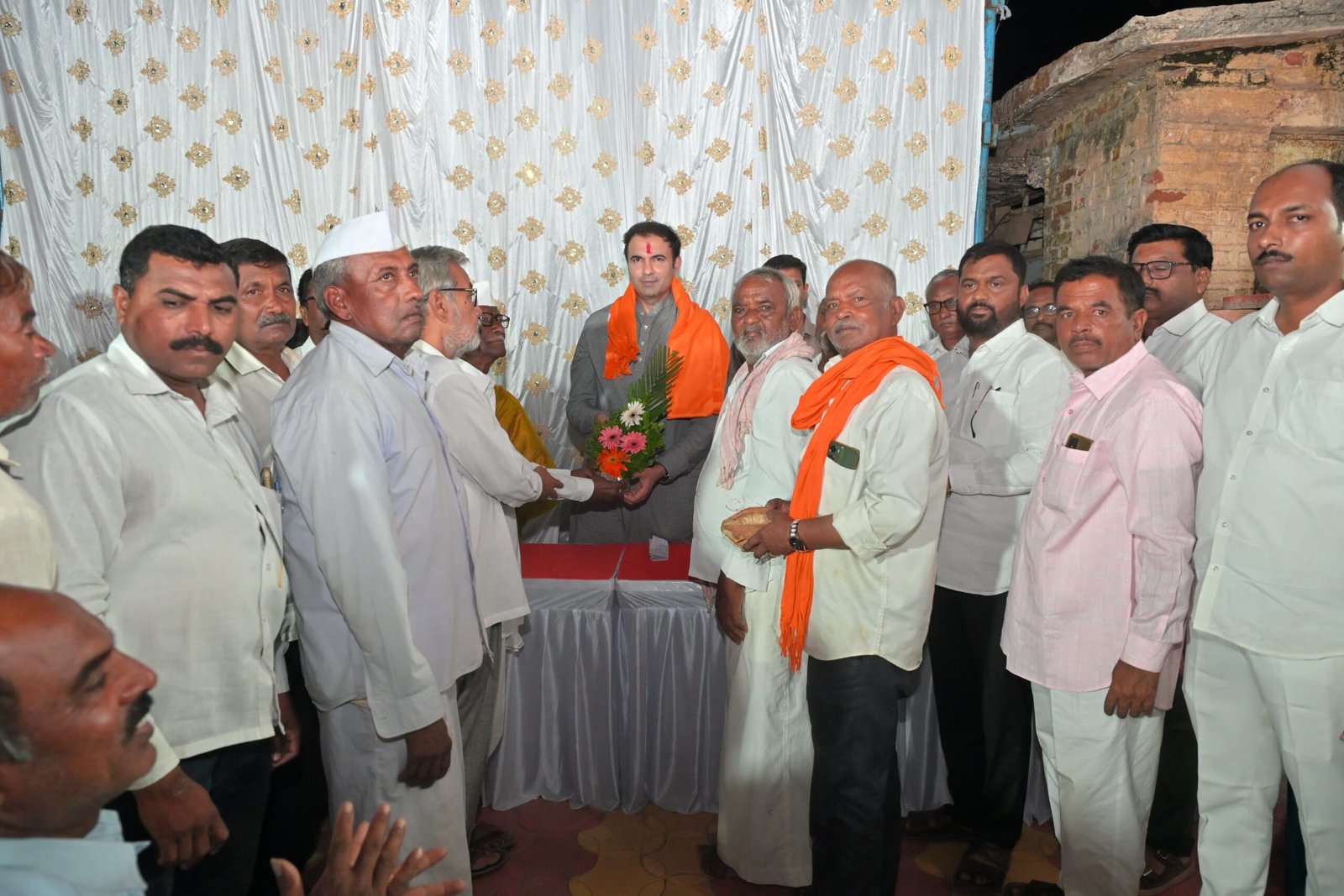 साळशिरंबे गावात य. मो. कृष्णा कारखान्याच्या गावभेट दौऱ्यास उत्स्फूर्त प्रतिसाद