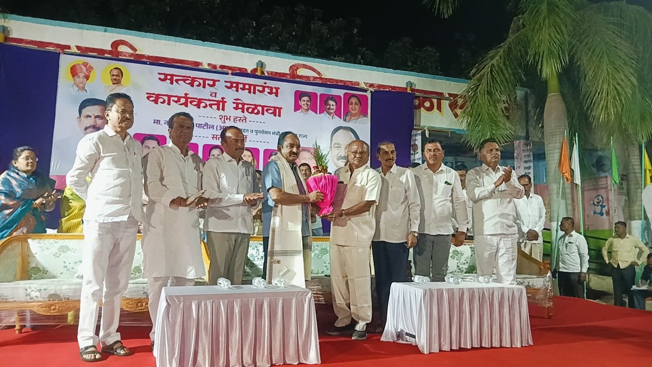 सवादे येथे विजयी व पराभूत उमेदवारांचा आगळावेगळा सत्कार; मंत्री मकरंद आबा पाटील यांची उपस्थिती