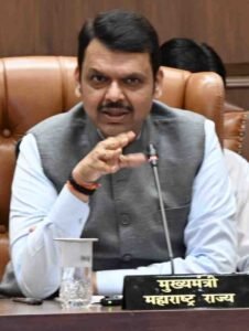 सायन रुग्णालयाला अत्याधुनिक बायोकेमिस्ट्री ब्लड अॅनालायझरची भेट; रुग्णांना मिळणार जलद व अचूक निदान सेवा मिळणार – मुख्यमंत्री