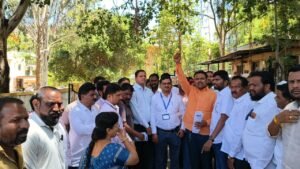 स्मार्ट मीटरविरोधात कराडमध्ये वीज ग्राहकांचा भव्य निषेध मोर्चा; संग्राम बाबा पवार यांच्या नेतृत्वाखाली आंदोलन
