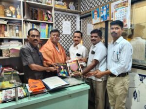 नवी मुंबई शहर पथ विक्रेता समितीच्या निवडणुकीत विजयी अनिल चिकणे यांचा सन्मान