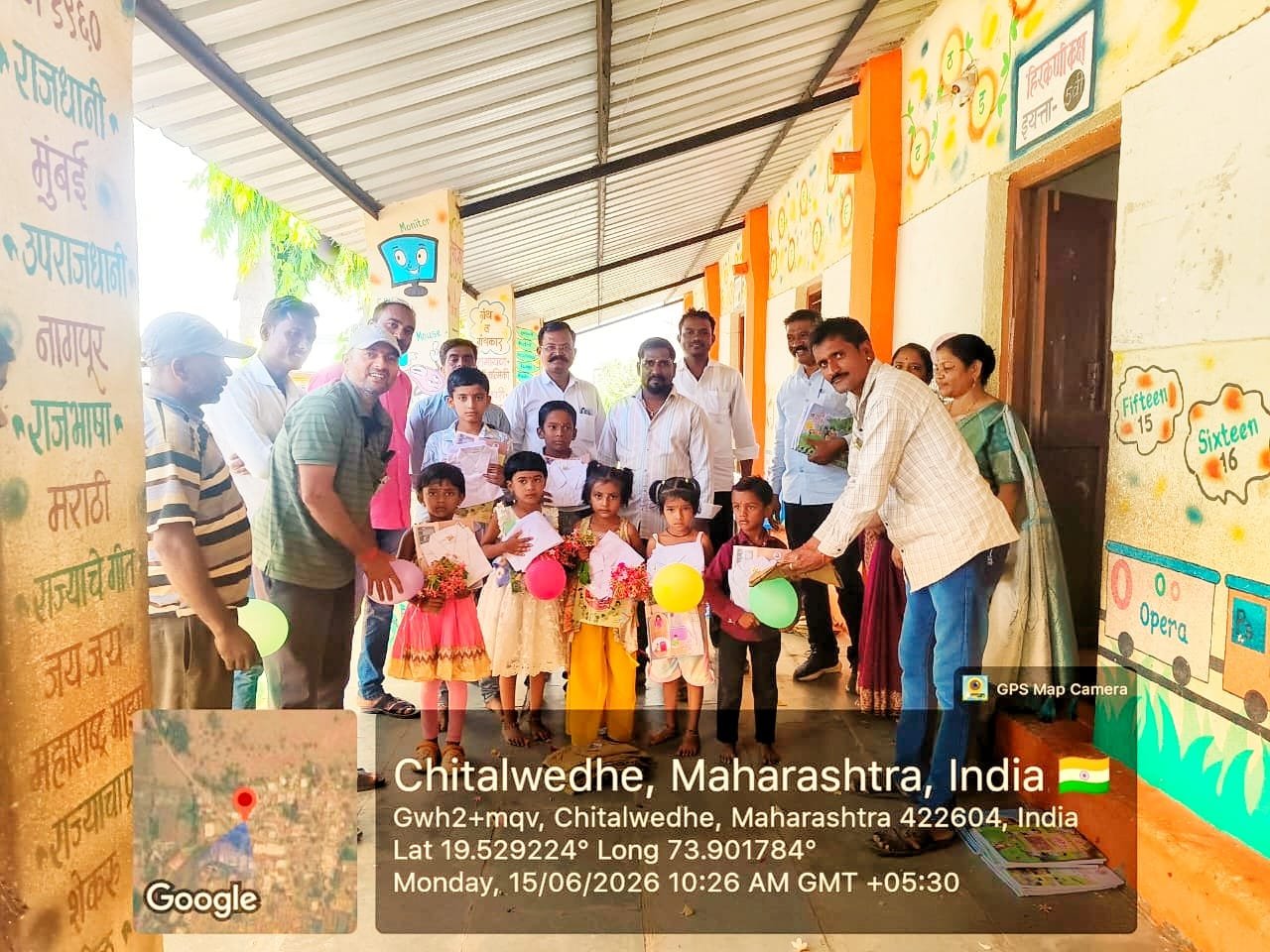 ना. राधाकृष्ण विखे पाटील यांच्या वाढदिवसानिमित्त ५१ शाळांतील विद्यार्थ्यांना शालेय साहित्य व कपड्यांचे वाटप