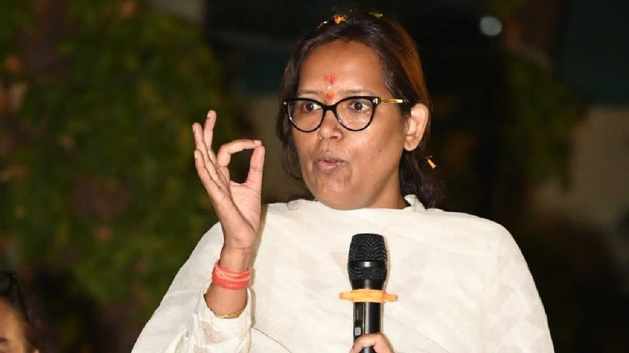 धारावीकरांमध्ये पुनर्वसनाबाबत संभ्रम व असुरक्षिततेची भावना, विशेष बैठक आयोजित करून स्पष्ट धोरण व लेखी हमी द्यावी –  खासदार वर्षा गायकवाड यांचे cm/dcm यांना पत्र