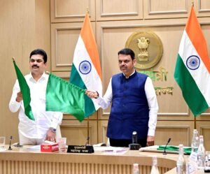 पुणे-साईनगर शिर्डी एक्सप्रेसचा मुख्यमंत्री देवेंद्र फडणवीस आणि  केंद्रीय रेल्वे मंत्री अश्विनी वैष्णव यांच्याकडून शुभारंभ