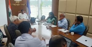पावसाळ्यात झाडे पडण्याची कारणमिमांसा जाणून घेत उपाययोजना करण्यासाठी वृक्ष तज्ज्ञांसोबत आयुक्त डॉ.कैलास शिंदे यांची विशेष बैठक