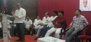 पात्र फेरीवाल्यांनी परवाना विकू नये; संघटित राहून हक्कांचे संरक्षण करा : गणेश खणकर