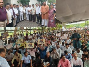 BLO/SIR ड्युटी रद्द, TET सक्ती मागे घेण्याची मागणी; आझाद मैदानावर शिक्षकांचा एल्गार