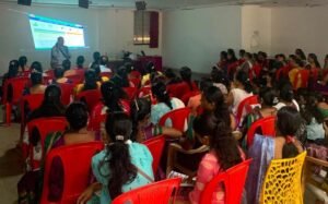 स्वच्छताकार्यातून महिलांसाठी स्वयंरोजगाराच्या संधी उपलब्ध करून देणारे प्रशिक्षणवर्ग
