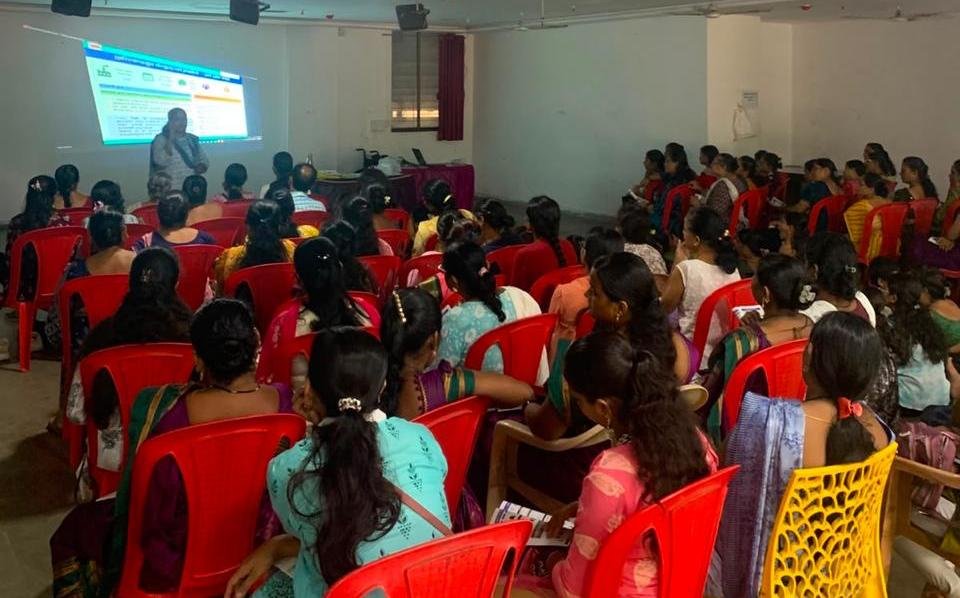 स्वच्छताकार्यातून महिलांसाठी स्वयंरोजगाराच्या संधी उपलब्ध करून देणारे प्रशिक्षणवर्ग