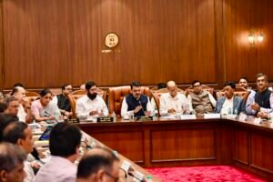 महाराष्ट्र-कर्नाटक सीमाप्रश्न सोडविण्यासाठी सर्वतोपरी लढा सुरूच राहणार  – मुख्यमंत्री देवेंद्र फडणवीस