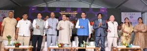रेल्वे फाटक मुक्त महाराष्ट्र करण्यासाठी येत्या  तीन वर्षात 145 रेल्वे उड्डाण पुलाचे बांधकाम  -मुख्यमंत्री देवेंद्र फडणवीस