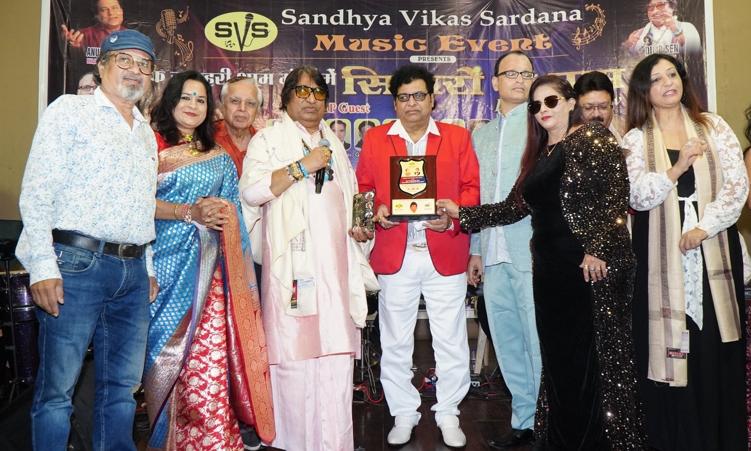 ‘एक सुनेहरी शाम’ संगीत मैफिलीत पद्मश्री अनुप जलोटा, दिलीप सेन आणि के. रवि दादा यांची उपस्थिती; के. रवि दादांचा विशेष पुरस्काराने गौरव