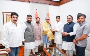 सीएसएमटी–सावंतवाडी रोड नियमित एक्सप्रेसला मंजुरी; केंद्रीय रेल्वेमंत्री अश्विनी वैष्णव यांचा शिवसेनेकडून सत्कार