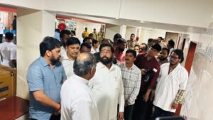 तापोळा आरोग्य केंद्राला उपमुख्यमंत्री एकनाथ शिंदे यांची भेट; ग्रामीण आरोग्य सेवांसाठी आवश्यक सुविधा उपलब्ध करून देण्याचे आश्वासन