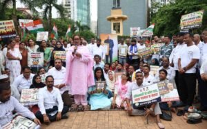 खरगेंचा अपमान करणाऱ्यांवर भाजपा सरकार कारवाई का करत नाही, भाजपाने भूमिका स्पष्ट करावी : खासदार वर्षा गायकवाड