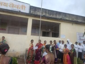 येवती विद्यालयात विद्यार्थ्यांना शालेय गणवेशाचे वाटप