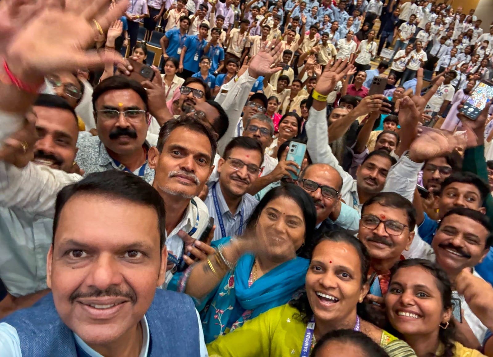व्यसनांपासून दूर राहून विद्यार्थ्यांनी शिक्षण, क्रीडा,  कौशल्य विकास आणि राष्ट्र उभारणीकडे वळावे  – मुख्यमंत्री देवेंद्र फडणवीस यांचे आवाहन