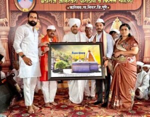 कारेगाव भूषण’ पुरस्काराने ॲड. संग्राम शेवाळे यांचा सन्मान