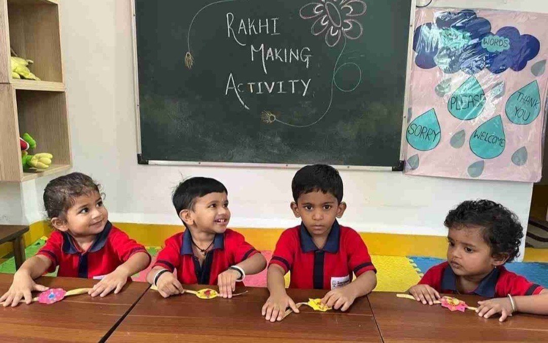 आसाम पूरग्रस्तांना चिमुकल्यांची मदत
