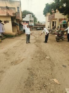 सायगावातील रस्त्याची झाली दुरावस्था,, काहींना त्याची उरली नाही आस्था………