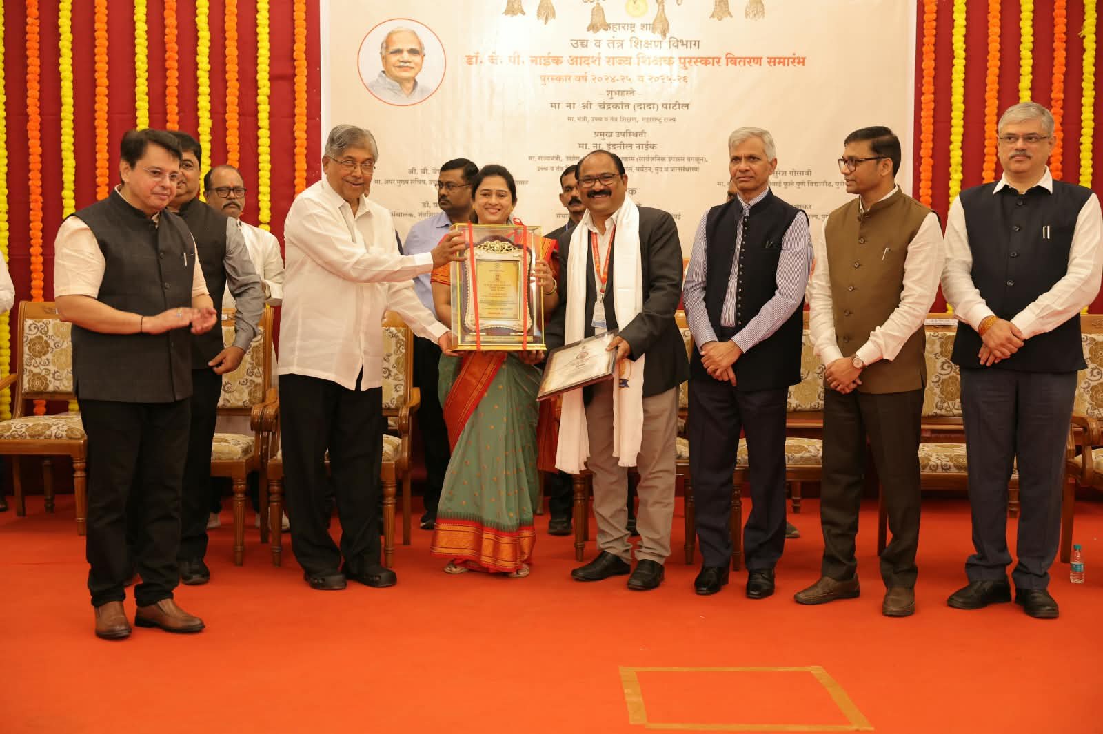 शिक्षण क्षेत्रात ‘प्रा. विकास पाटील’ ठरले खऱ्या अर्थाने आदर्श: उच्च तंत्र शिक्षण मंत्री चंद्रकांत पाटील महाराष्ट्र शासनाचा डॉ.जे. पी. नाईक आदर्श शिक्षक पुरस्कार बहाल