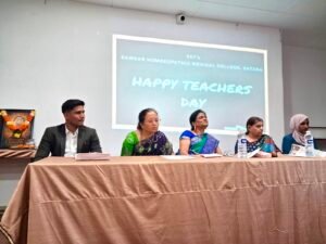 शिक्षक दिनानिमित्त विद्यार्थ्यांनी सांभाळले महाविद्यालयाचे कामकाज