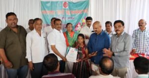 साताऱ्यात आई-वडिलांची स्मृती जपण्यासाठी विद्यार्थ्यांना शिष्यवृत्ती…..