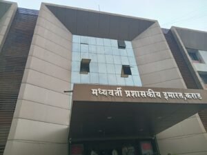पिक पाहणीच्या कामामुळे रेकॉर्ड रूमचा कारभार ठप्प? कागदपत्रांसाठी नागरिकांचे तहसील कार्यालयात वारंवार हेलपाटे; कराड तहसील प्रशासनाच्या कार्यपद्धतीवर प्रश्नचिन्ह