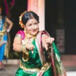 घुंगरांचा नाद थांबला… पण शकुंतला नगरकरांची लावणी अमर झाली! शकुंतला’बाईंच्या अदाकारीची जेव्हा विलासरावांनाही भुरळ पडते…!