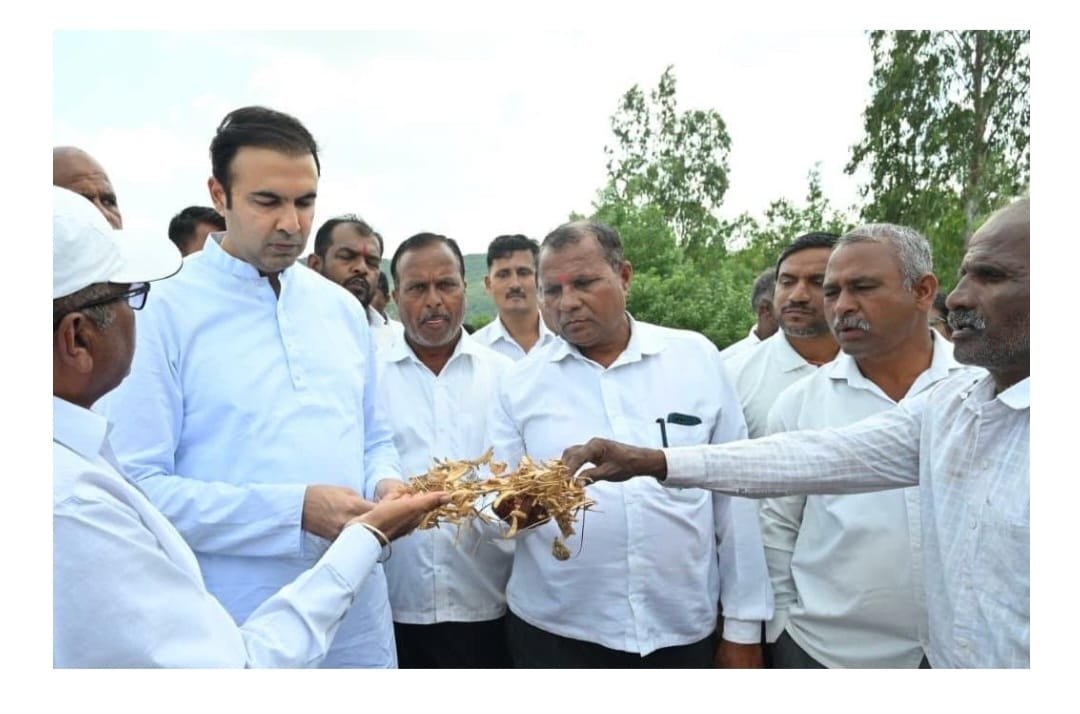 कराड दक्षिणमधील दुष्काळी परिस्थितीची आ. अतुलबाबा भोसले यांच्याकडून पाहणी