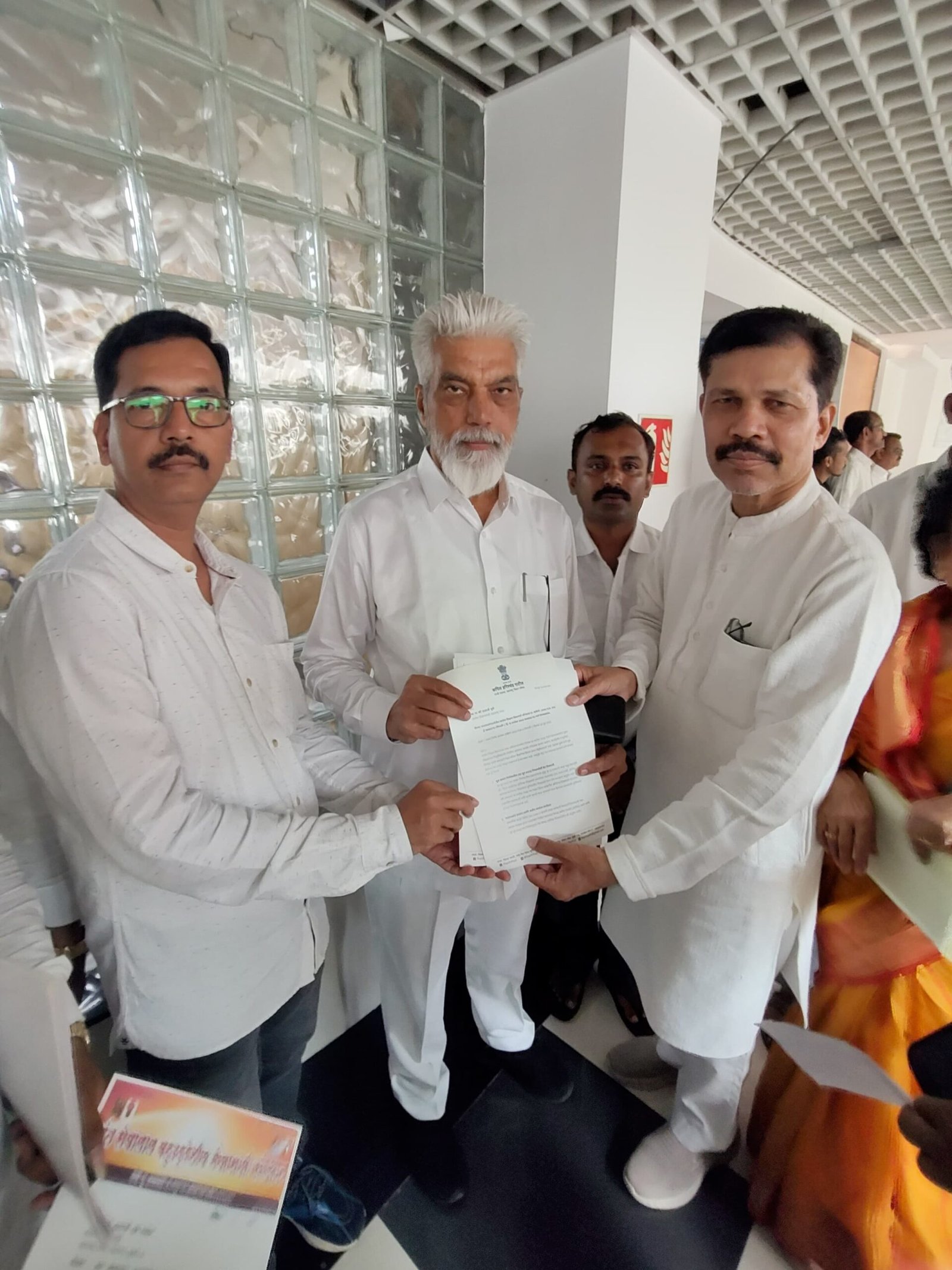 अतिरिक्त शिक्षक व शिक्षकेतर कर्मचाऱ्यांच्या वेतनासाठी शिक्षणमंत्र्यांची भेट;  वेतनाचा नवीन टॅब सुरू होईपर्यंत पूर्वीप्रमाणे वेतन देण्याची शिक्षक भारतीची मागणी