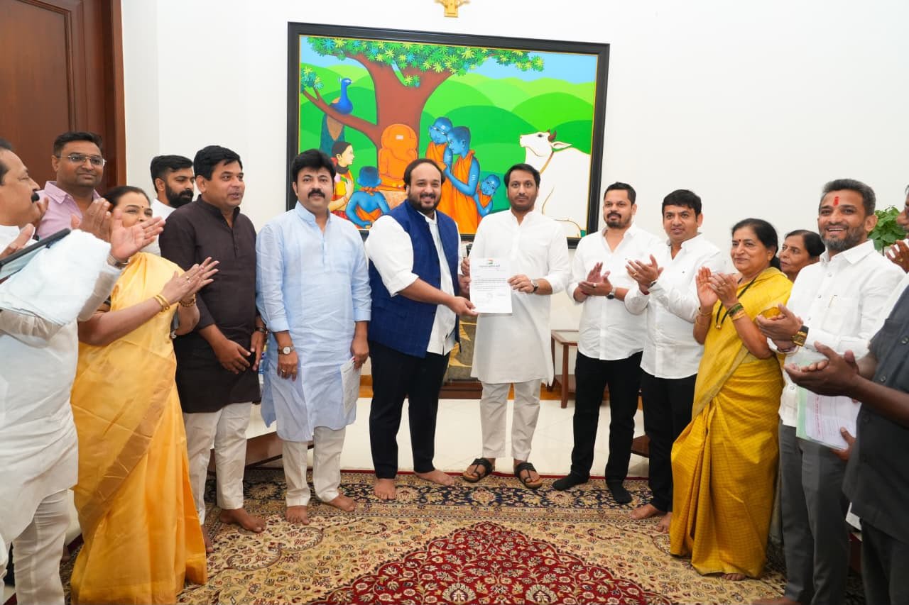 राष्ट्रवादी काँग्रेसच्या राष्ट्रीय मुख्य प्रवक्तेपदी उमेश पाटील यांची तर मुंबई अध्यक्षपदी आमदार झिशान सिद्दीकी 