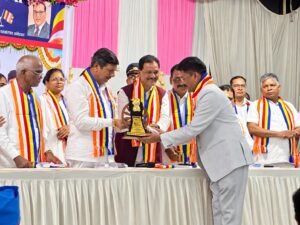 डॉ. कौतिक दांडगे यांना ‘अनाथ पिंडक पुरस्कार’ प्रदान