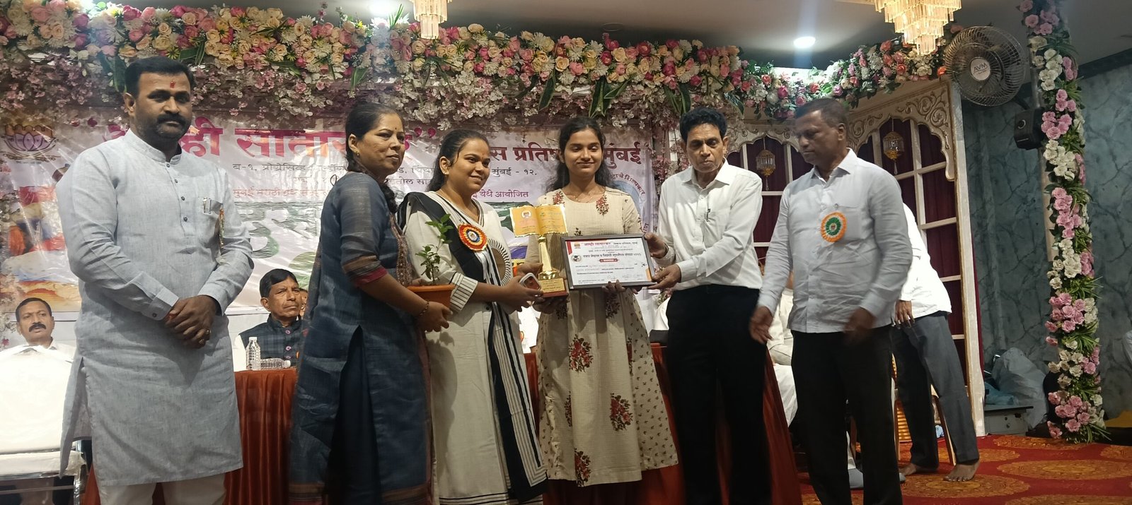 सातारकर विकास प्रतिष्ठानतर्फे विद्यार्थ्यांचा गुणगौरव सोहळा व दसरा मेळावा उत्साहात